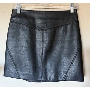 Women's Black Vegan Faux Leather Mini Skirt, Size 4—Excellent condition
